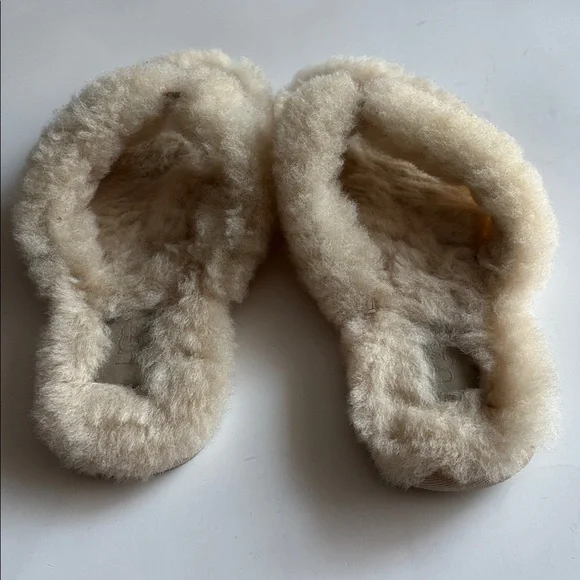 UGG Fluffy Flip Flop Sandal Slippers… - Picture 2 of 8
